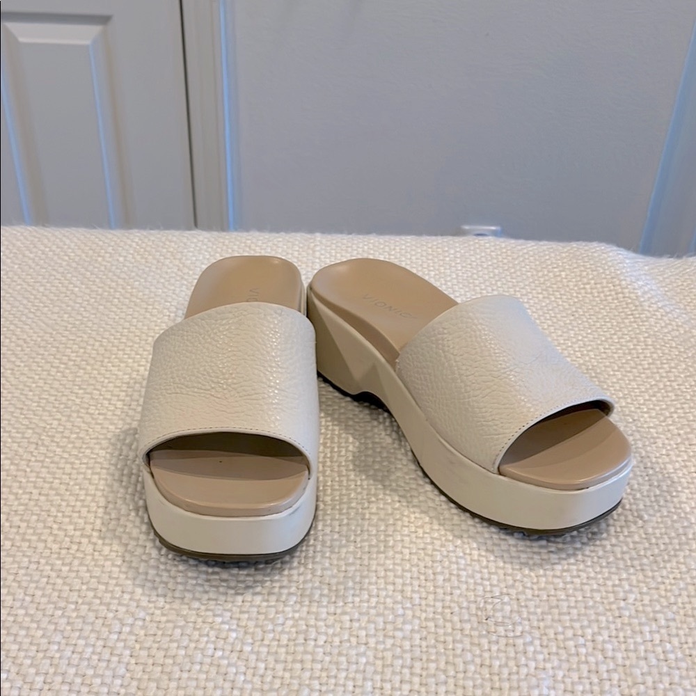 Vionic “Trista” Cream Wedge Sandals